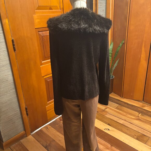 Brown Sweater Trimmed In Fur - Picture 3 of 4